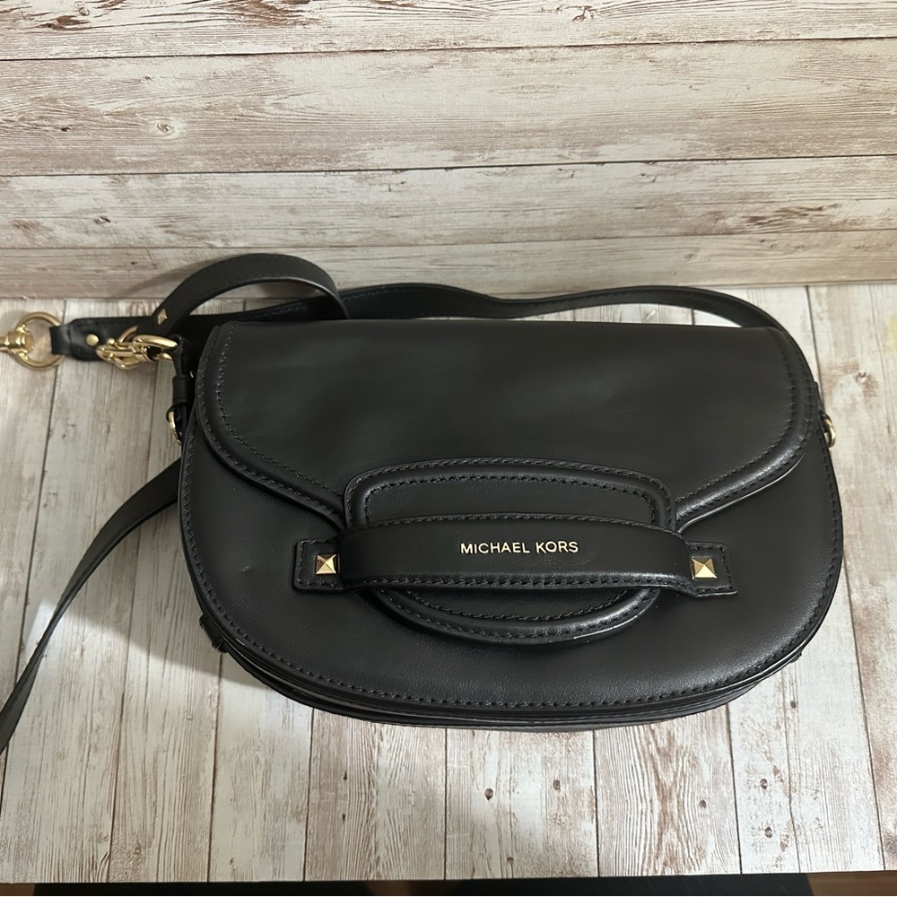 MICHAEL Michael Kors Womens Cary Leather Crossbody Saddle Handbag